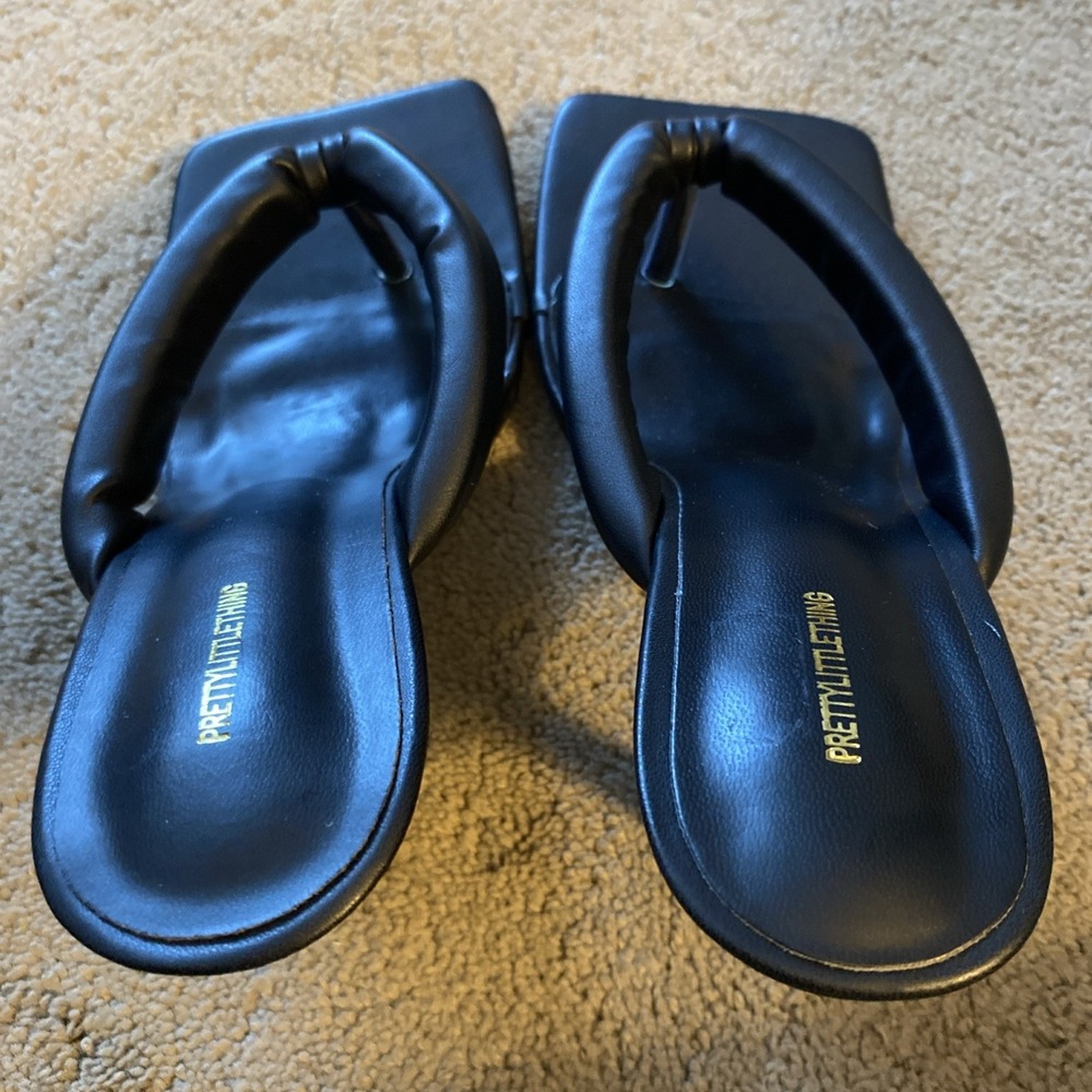 NWOT PRETTY LITTLE THING BLACK GAUX LEATHER PADDED TOE THONG MID HEELED MULES 3 - Picture 7 of 15